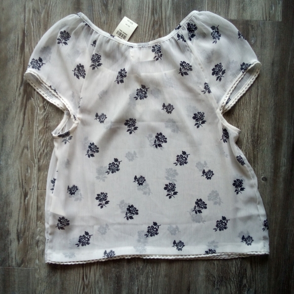 Abercrombie and Fitch Blouse - Picture 2 of 6